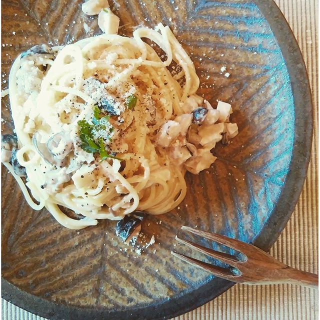 今日の昼ごはんきのことくるみのクリームパスタ@suzukiemi.gohan さんに教えていただいたレシピで - from Instagram