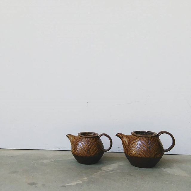 東京 九段の 暮らしのうつわ 花田さんへ･･･。 5月4日から始まる企画展 お茶時間のうつわ に参加させていただきます。鉄絵のポット、マグカップ、灰釉粉引のポット、湯呑などを出品いたします。 - from Instagram
